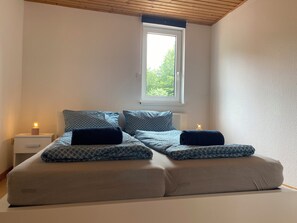 2 室のベッドルーム、WiFi、ベッドシーツ