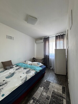 5 bedrooms, bed sheets