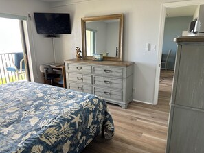 2 bedrooms, iron/ironing board, internet, bed sheets