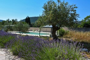Pool - Beautiful single-storey villa with swimming pool, in a quiet location on the edge of the village (Alba-la-Romaine)