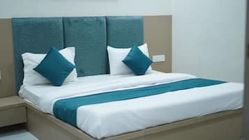 Deluxe Room, 1 Bedroom, Non Smoking, City View | Laptop workspace, iron/ironing board, free WiFi, bed sheets
