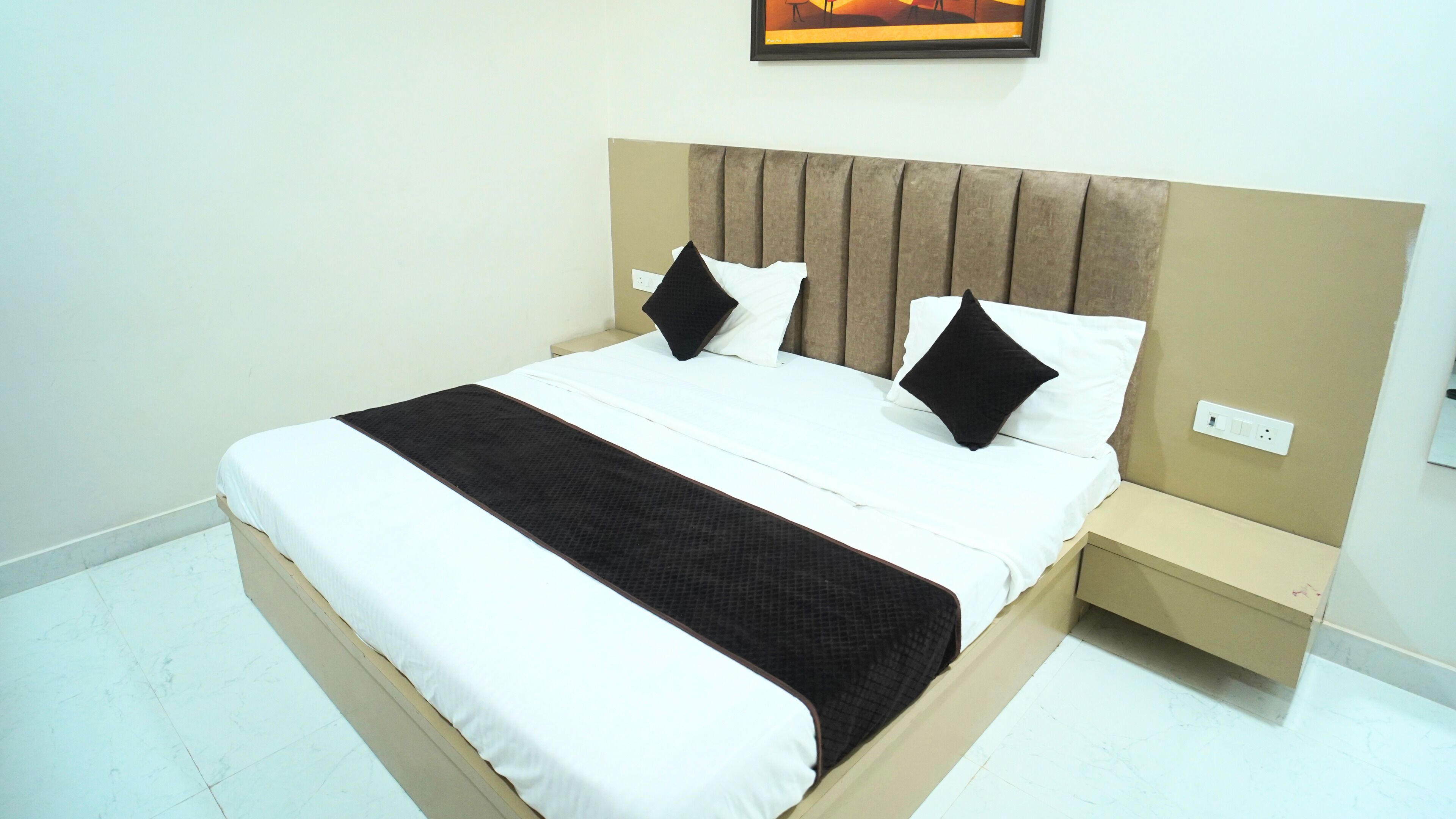 Deluxe szoba, 1 hálószobával, kilátással a városra | Laptophoz jól használható munkafelület és vasaló/vasalódeszka