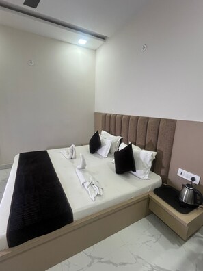 Espai de treball apte per a portàtils i planxa i posts de planxar 