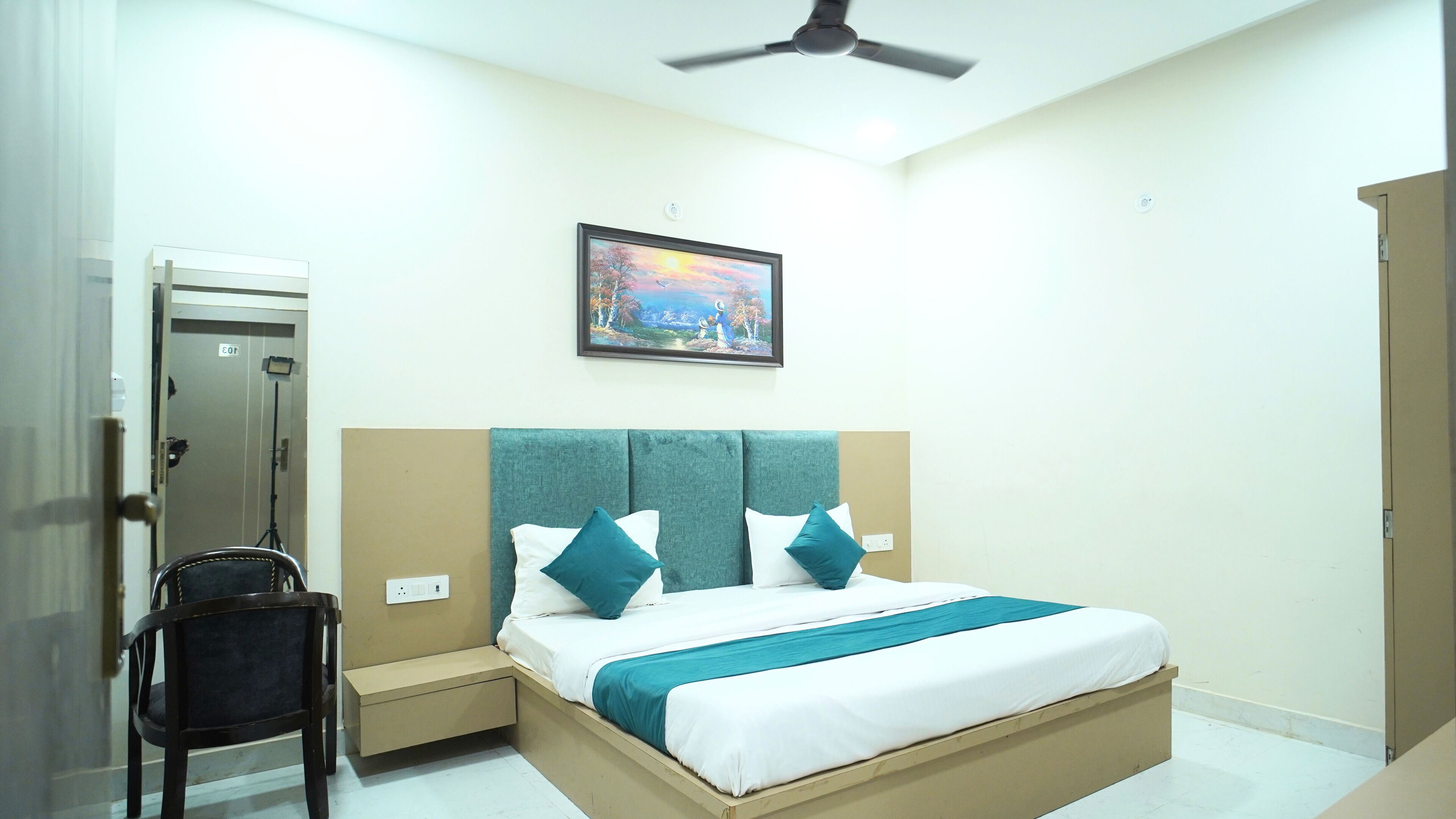 Laptop workspace, iron/ironing board, free WiFi, bed sheets