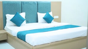 Laptop workspace, iron/ironing board, free WiFi, bed sheets - Hotel Shri Radha Sneh Mathura (Mathura)