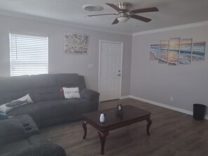 Living area - Parrot Cove (Aransas Pass)