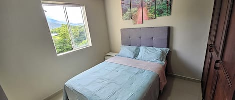 3 bedrooms, iron/ironing board, WiFi, bed sheets