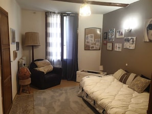 Ferros/tábuas de passar roupa, Wi-Fi, roupa de cama