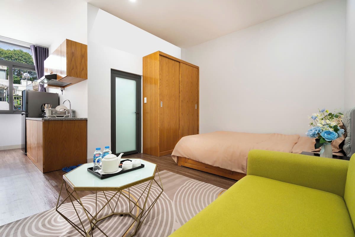 Executive Room | Desk, blackout drapes, soundproofing, free WiFi