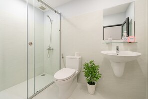 Rom – executive | Bad | Dusj, regndusjhode, designertoalettartikler og hårføner