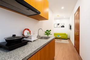 Executive Room | Desk, blackout drapes, soundproofing, free WiFi