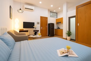 Deluxe Double Room | Desk, blackout drapes, soundproofing, free WiFi
