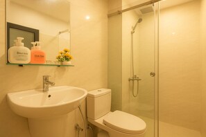 Superior Double Room | Bathroom - M Home Saigon (Ho Chi Minh City)