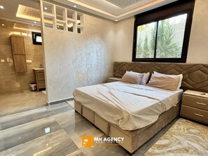 4 bedrooms, iron/ironing board, Internet, bed sheets