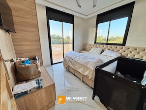 4 bedrooms, iron/ironing board, Internet, bed sheets