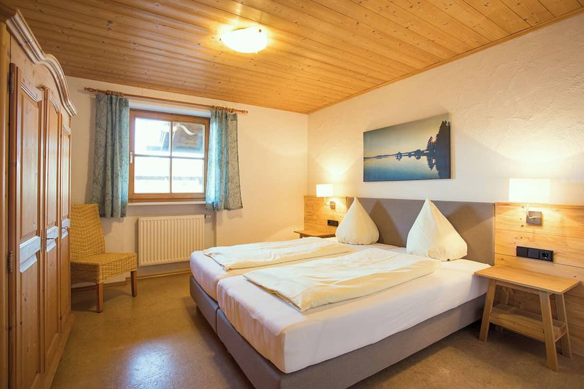 Appartement, 2 chambres, cuisine, vue jardin | Coffres-forts dans les chambres, rideaux occultants, Wi-Fi gratuit