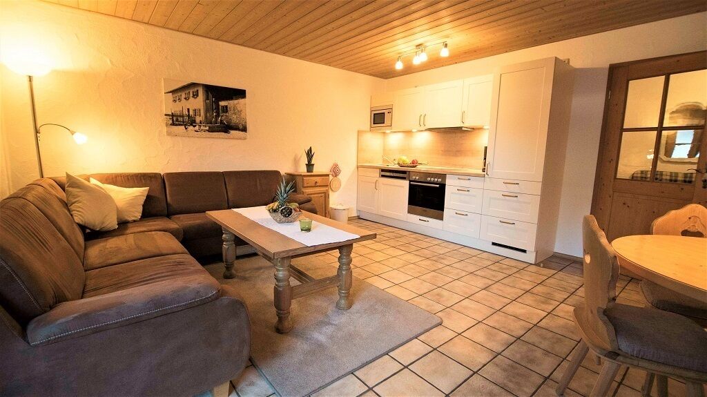 公寓, 1 間臥室, 廚房, 花園景觀 | 起居區 | 43-吋平面電視、衛星頻道、乒乓球、書籍