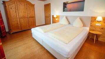 In-room safe, blackout curtains, free WiFi
