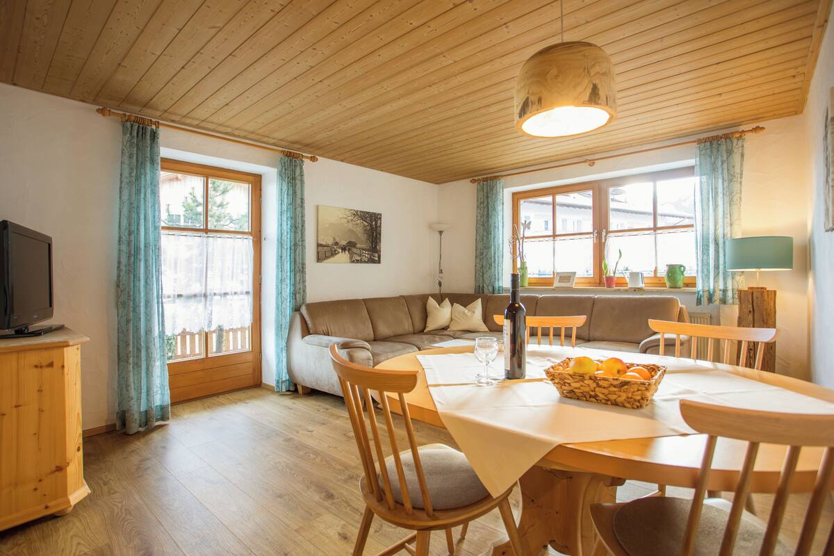 Appartement, 2 chambres, cuisine, vue lac | Coin séjour
