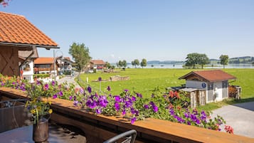 Appartement, 3 chambres, cuisine, vue lac | Literie hypoallergénique, coffres-forts dans les chambres