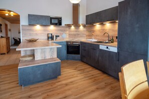 Apartment, 2 Bedrooms, Garden View | Private kitchen