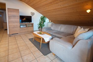 Appartement, 1 chambre, balcon, vue montagne | Coin séjour