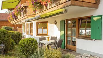 Appartement, 2 chambres, cuisine, vue montagne | Terrasse/Patio