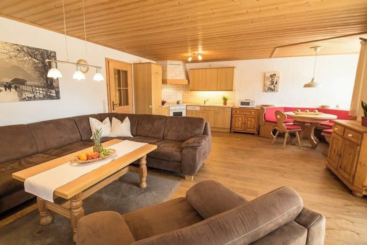 Appartement, 2 chambres, cuisine, vue montagne | Coin séjour