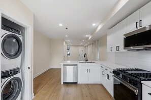 Private kitchen - 
 Fully Furnished to Your Hearts Content! 
 Perfect for temporary and long term. (Washington)