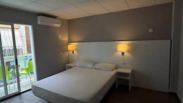 Double or Twin Room | Desk, bed sheets