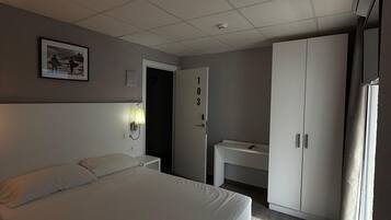 Double or Twin Room | Desk, bed sheets