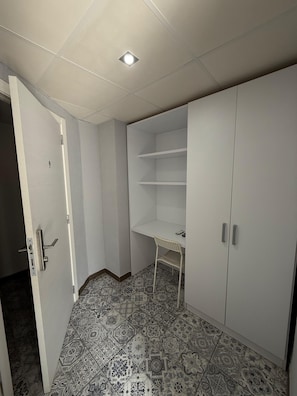 Bureau, draps fournis