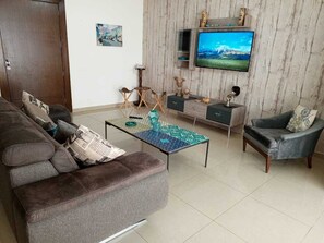 TV - Apartment in Tilal Fanar, Terrace, great for BBQ, pools, wifi,gym,parking,security (Al Maten)