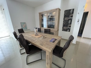 Dining - Apartment in Tilal Fanar, Terrace, great for BBQ, pools, wifi,gym,parking,security (Al Maten)