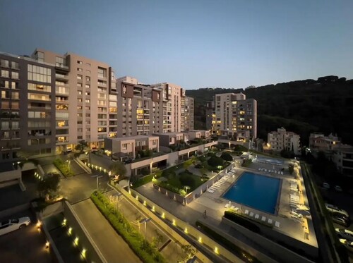 Apartment in Tilal Fanar, Terrace, great for BBQ, pools, wifi,gym,parking,security