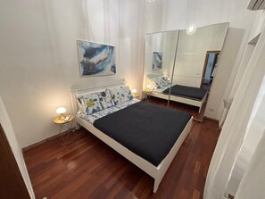 1 chambre, coffres-forts dans les chambres, fer et planche à repasser