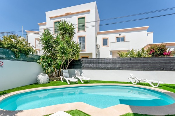 Refreshing, bright, and tropical pool area with lush greens and sun loungers.
#PT #Portugal #Altura #PoolsideChill #SummerReady