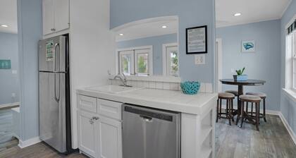 Pet Friendly Elevated Cottage-1 Block 2 Beach-Pool