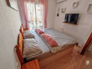 Iron/ironing board, WiFi, bed sheets