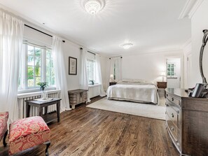 4 bedrooms, desk, iron/ironing board, free WiFi - Forest living in Toronto (Toronto)