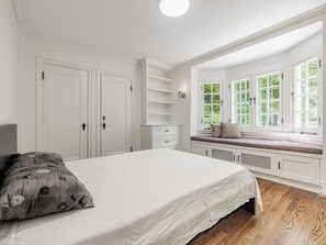 4 Schlafzimmer, Schreibtisch, Bügeleisen/Bügelbrett, kostenloses WLAN