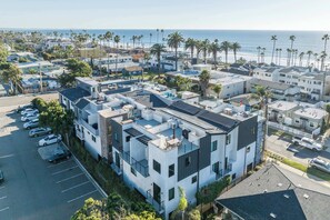 Exterior - Ocean View Roof Deck - Walk to the Beach & Pier! (Oceanside)