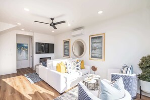 TV, fireplace, books, offices - Ocean View Roof Deck - Walk to the Beach & Pier! (Oceanside)