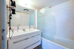 Shower, hair dryer, toilet paper