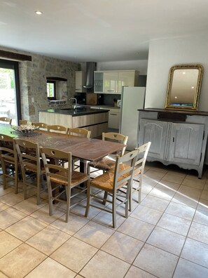 Dining - Gîte for 21 people, 9 bedrooms and swimming pool in the Lotoise countryside (Bétaille)