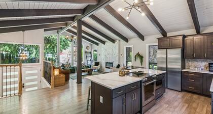 NEW! Modern Forest Escape | Near Hikes & Lake