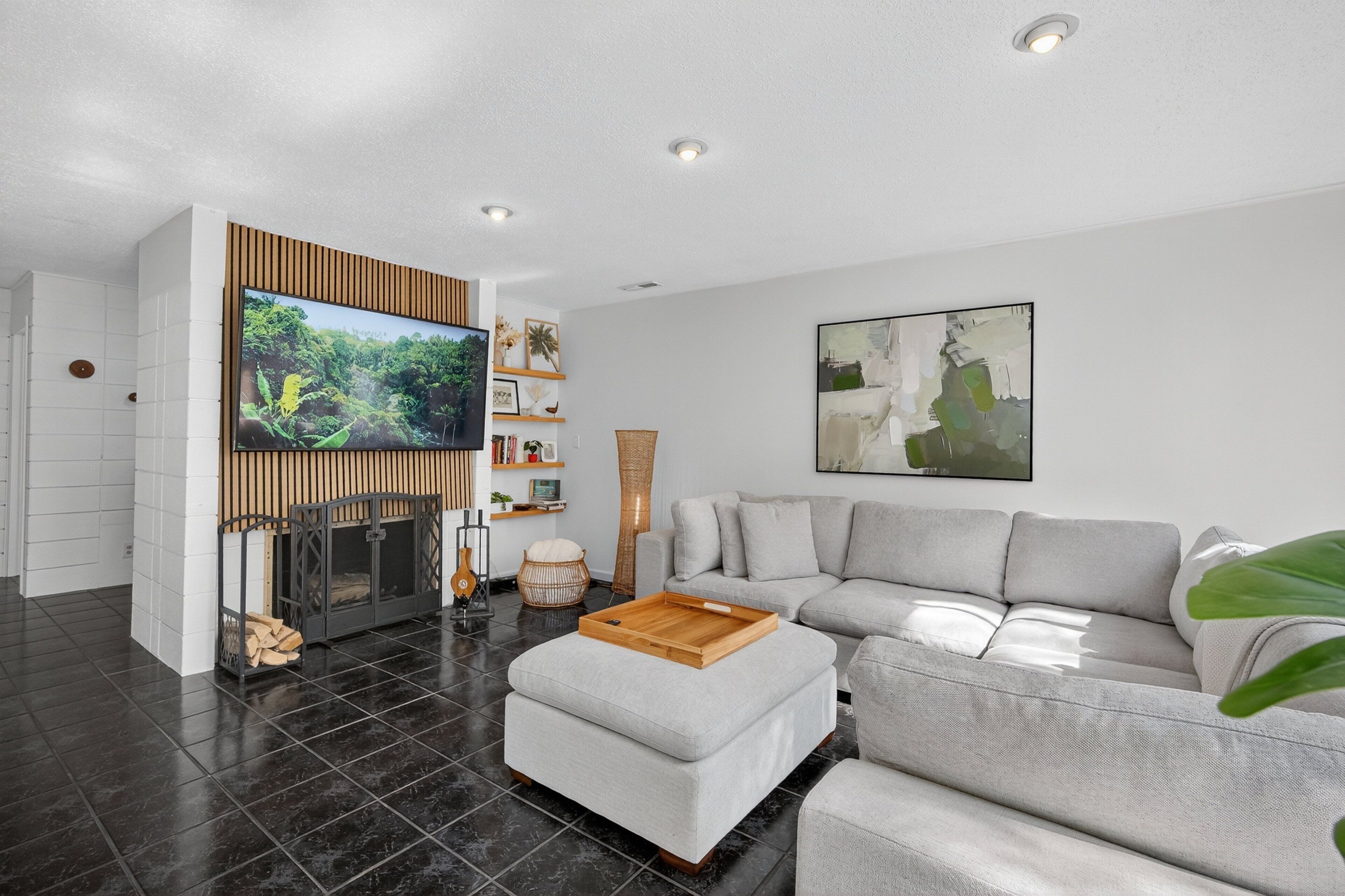 Smart TV, fireplace