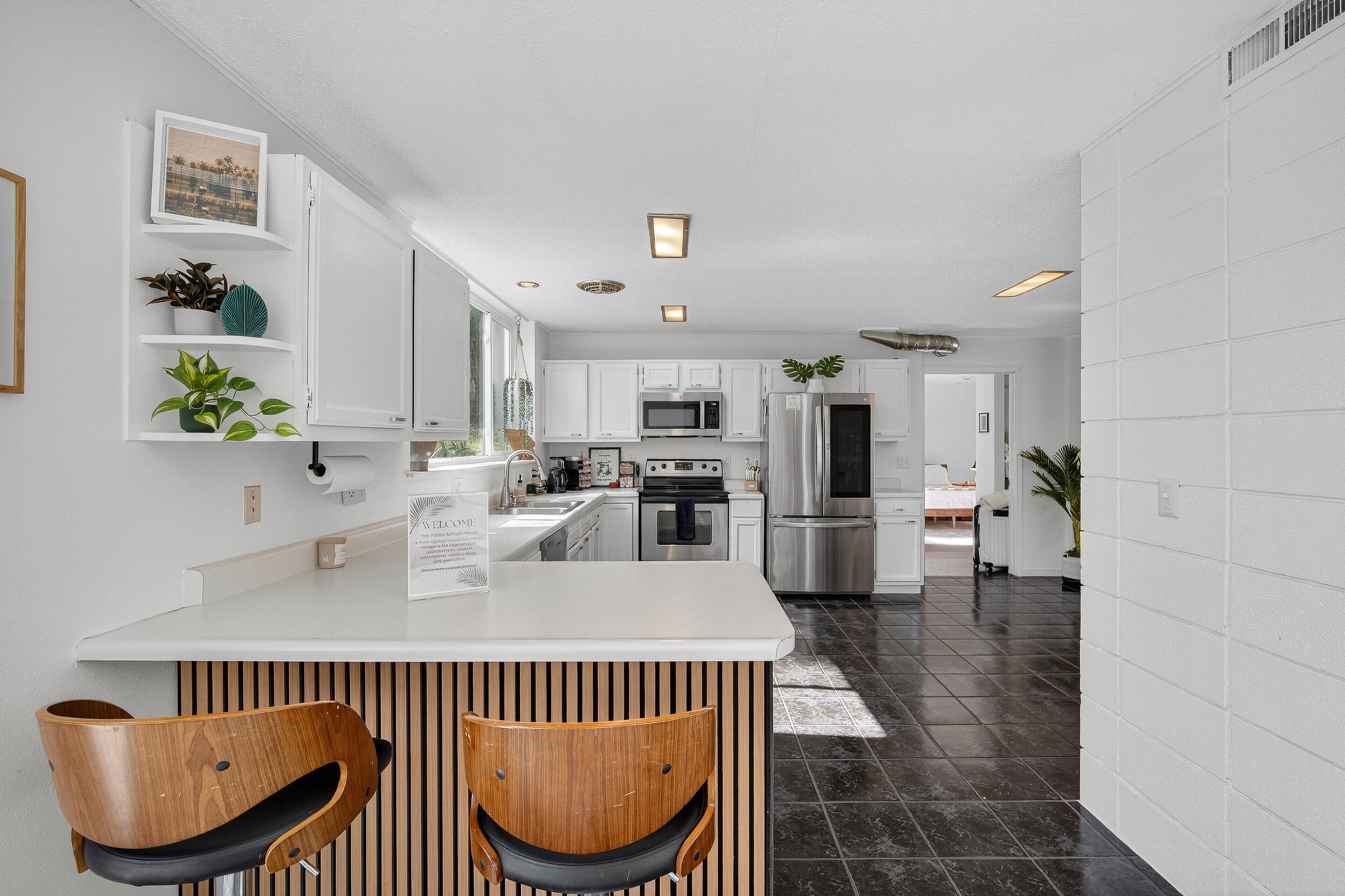 Kylskåp, mikrovågsugn, ugn och diskmaskin