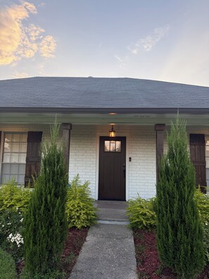 Exterior detail - Cozy Home in Baton Rouge (Baton Rouge)