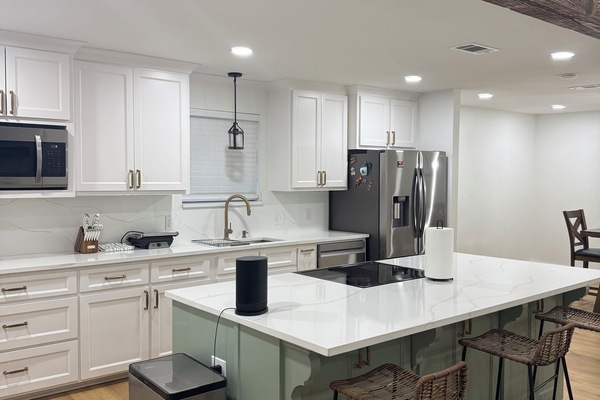 Four à micro-ondes, un four, surface de cuisson, lave-vaisselle